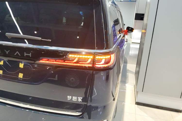 Used VOYAH Dream 2026 Model PHEV Kunpeng Pro Right Rear Taillight