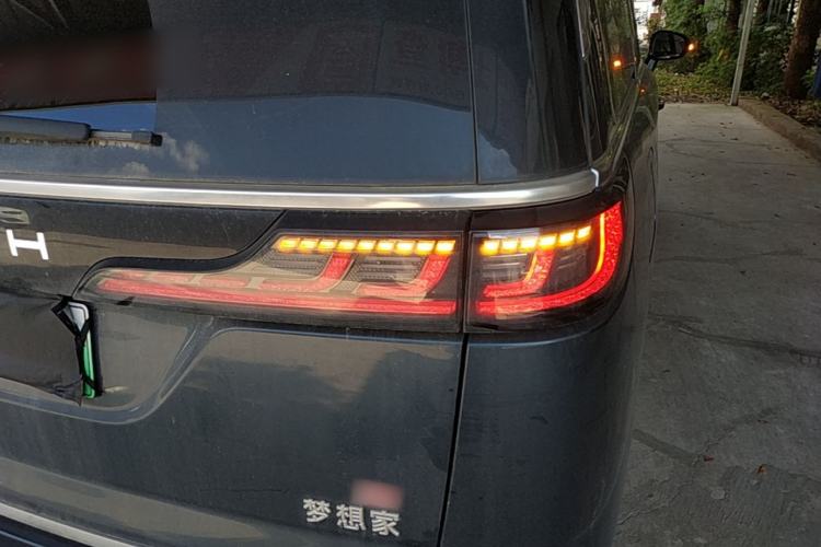 Used VOYAH Dream 2026 Model PHEV Qiankun Pro Right Rear Taillight