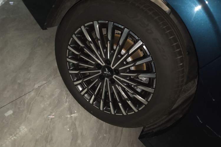 Used VOYAH Dream 2026 Model PHEV Qiankun Ultra Right Rear Wheel Hub