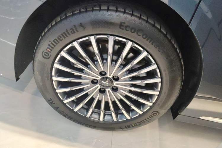 Used VOYAH Dream 2026 Model PHEV Kunpeng Pro Right Rear Wheel Hub