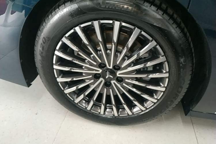 Used VOYAH Dream 2026 Model PHEV Qiankun Ultra Right Rear Wheel Hub