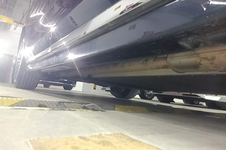 Used VOYAH Dream 2026 Model PHEV Kunpeng Pro Right Side Sill