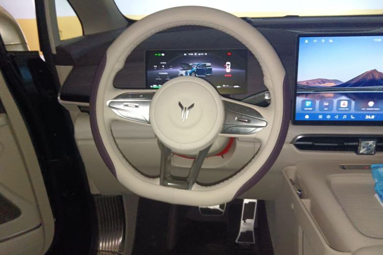 Used VOYAH Dream 2026 Model PHEV Kunpeng Max Steering Wheel