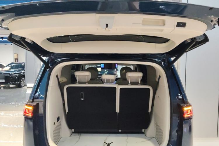 Used VOYAH Dream 2026 Model PHEV Kunpeng Pro Trunk