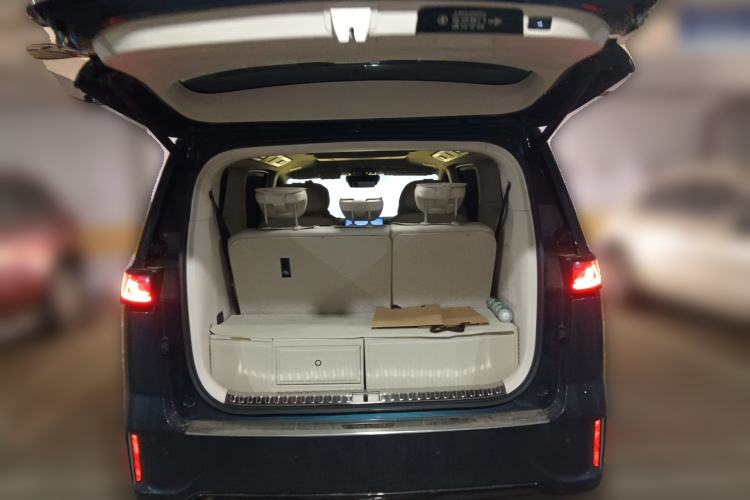 Used VOYAH Dream 2026 Model PHEV Kunpeng Max Trunk