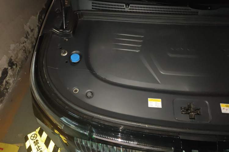 Used VOYAH Dream 2026 Model PHEV Qiankun Ultra Engine Bay Right