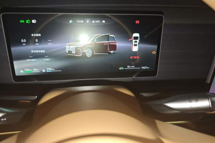 Used VOYAH Dream 2026 Model PHEV Qiankun Ultra Odometer Close Up