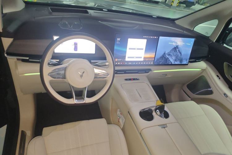 Used VOYAH Dream 2026 Model PHEV Kunpeng Pro Center Console