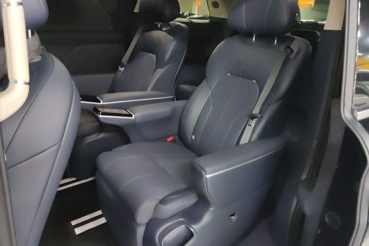 Used VOYAH Dream 2026 Model PHEV Qiankun Max Left Rear Seat
