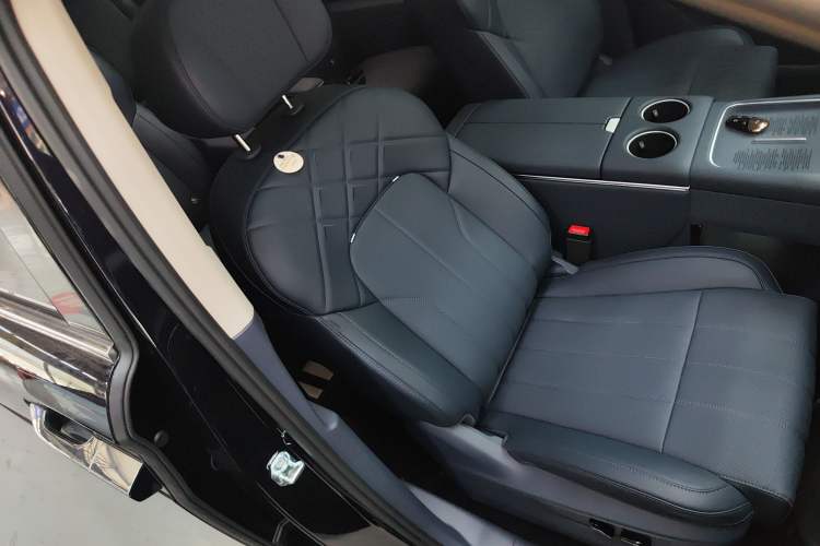 Used VOYAH Dream 2026 Model PHEV Qiankun Max Right Front Seat