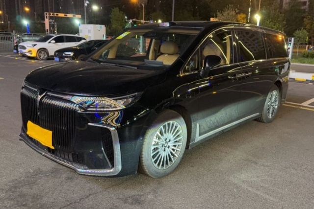 Używany VOYAH Dream 2027 Model PHEV Champion Edition