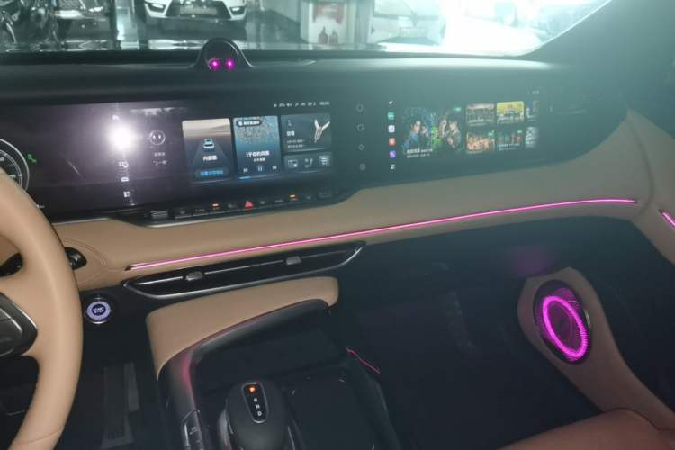 Used VOYAH FREE 2021 Four-Wheel Drive Standard Range-Extended Exclusive Luxury Package Audio And AC Panel