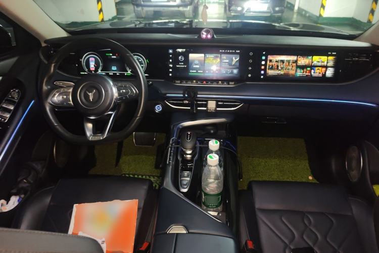 Used VOYAH FREE 2021 Four-Wheel Drive Standard Range-Extended Exclusive Luxury Package Center Console