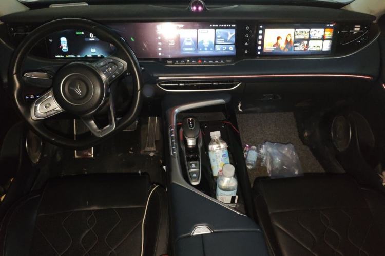 Used VOYAH FREE 2021 Four-Wheel Drive Standard Range-Extended Exclusive Luxury Package Center Console