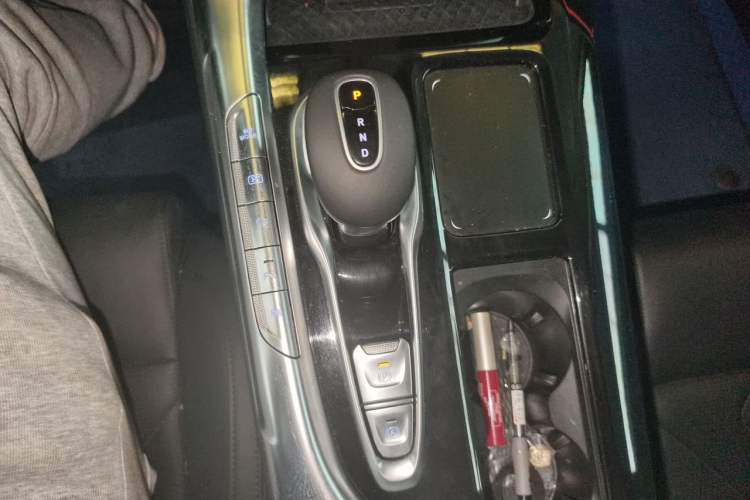 Used VOYAH FREE 2021 Four-Wheel Drive Standard Range-Extended Exclusive Luxury Package Gear Lever
