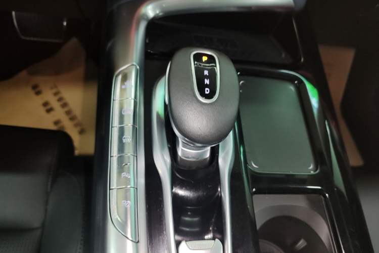 Used VOYAH FREE 2021 Four-Wheel Drive Standard Range-Extended Exclusive Luxury Package Gear Lever