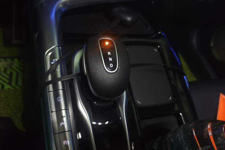 Used VOYAH FREE 2021 Four-Wheel Drive Standard Range-Extended Exclusive Luxury Package Gear Lever