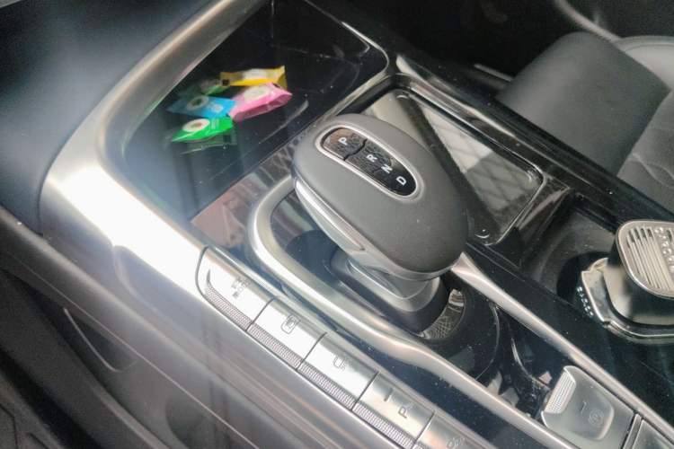 Used VOYAH FREE 2021 Four-Wheel Drive Standard Range-Extended Exclusive Luxury Package Gear Lever