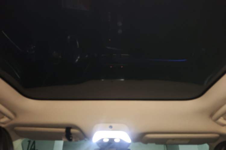 Used VOYAH FREE 2021 Four-Wheel Drive Standard Range-Extended Exclusive Luxury Package Headliner