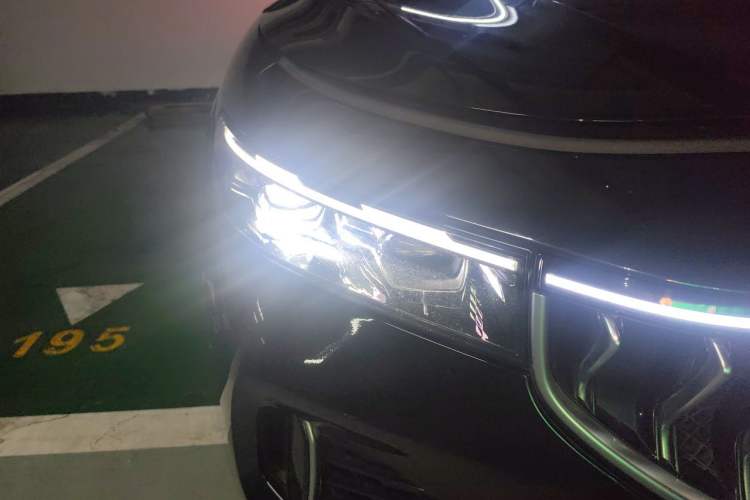 Used VOYAH FREE 2021 Four-Wheel Drive Standard Range-Extended Exclusive Luxury Package Right Front Headlight