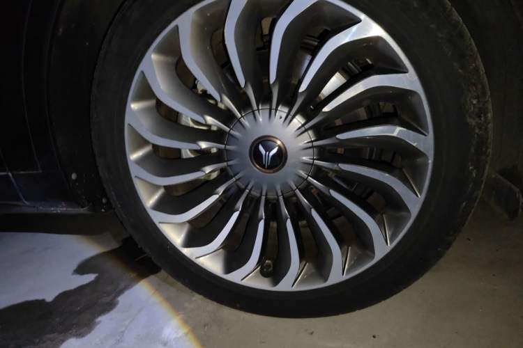 Used VOYAH FREE 2021 Four-Wheel Drive Standard Range-Extended Version Right Front Wheel Hub