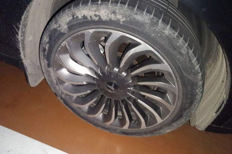 Used VOYAH FREE 2021 Two-Wheel Drive Standard Pure Electric City Edition Right Front Wheel Hub