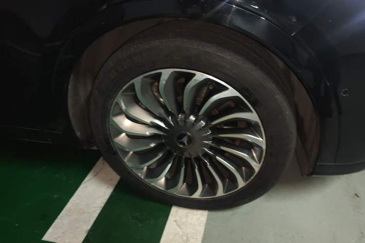 Used VOYAH FREE 2021 Four-Wheel Drive Standard Range-Extended Exclusive Luxury Package Right Front Wheel Hub