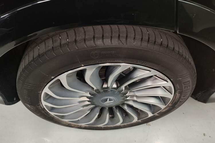 Used VOYAH FREE 2021 Four-Wheel Drive Standard Range-Extended Exclusive Luxury Package Right Rear Wheel Hub