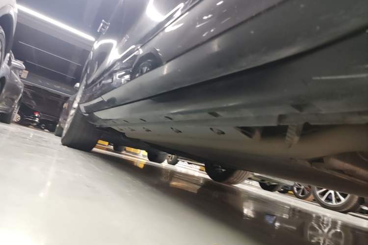 Used VOYAH FREE 2021 Four-Wheel Drive Standard Range-Extended Exclusive Luxury Package Right Side Sill