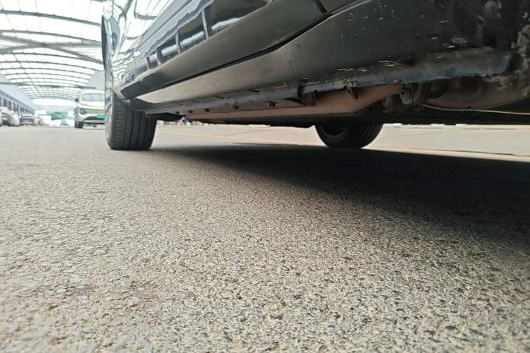 Used VOYAH FREE 2021 Four-Wheel Drive Standard Range-Extended Exclusive Luxury Package Right Side Sill