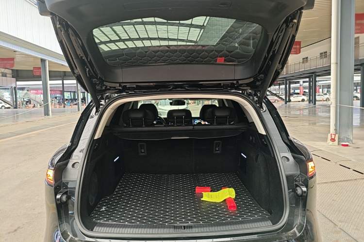 Used VOYAH FREE 2021 Four-Wheel Drive Standard Range-Extended Exclusive Luxury Package Trunk