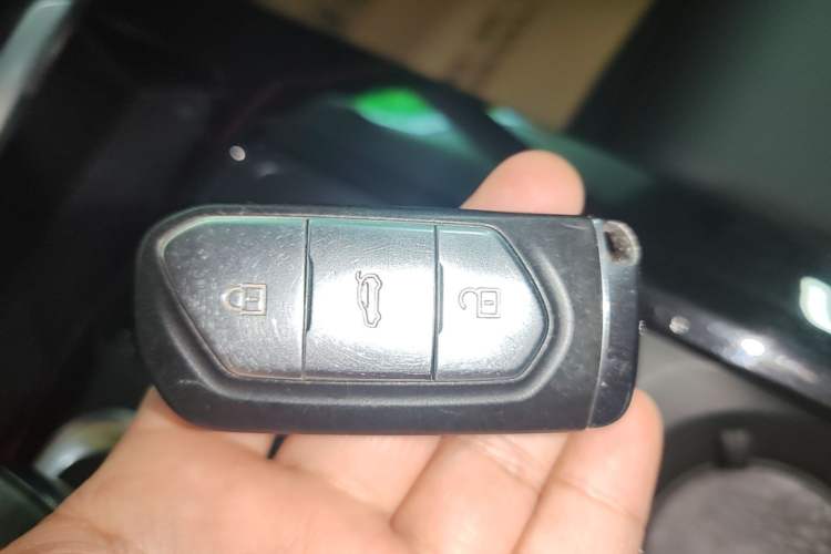 Used VOYAH FREE 2021 Four-Wheel Drive Standard Range-Extended Exclusive Luxury Package Vehicle Key