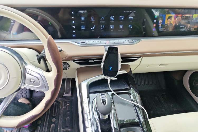 Used VOYAH FREE 2021 Four-Wheel Drive Standard All-Electric Exclusive Luxury Package Audio And AC Panel