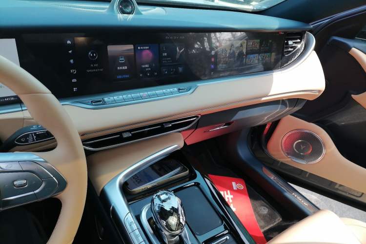 Used VOYAH FREE 2021 Four-Wheel Drive Standard All-Electric Exclusive Luxury Package Audio And AC Panel