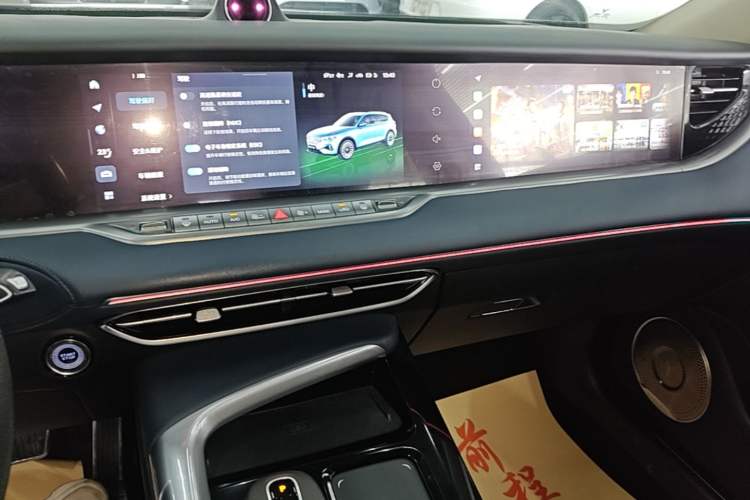 Used VOYAH FREE 2021 Four-Wheel Drive Standard Range-Extended Exclusive Luxury Package Audio And AC Panel