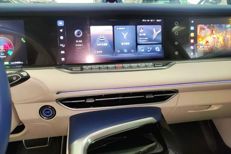 Used VOYAH FREE 2021 Four-Wheel Drive Standard Range-Extended Exclusive Luxury Package Audio And AC Panel