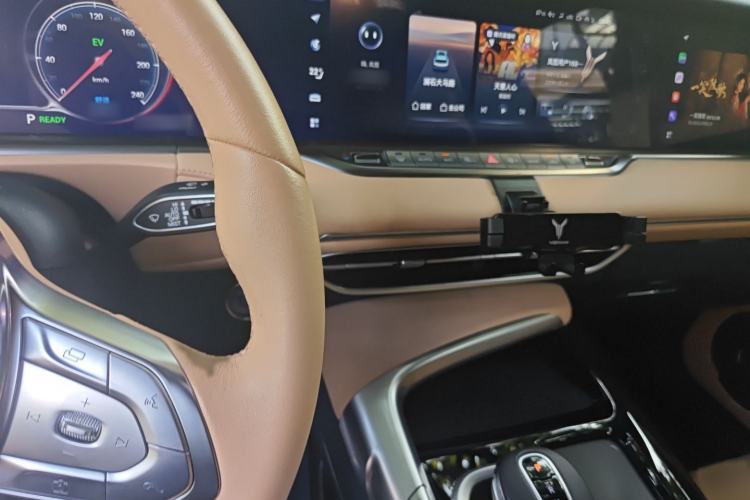 Used VOYAH FREE 2021 Four-Wheel Drive Standard Range-Extended Exclusive Luxury Package Audio And AC Panel