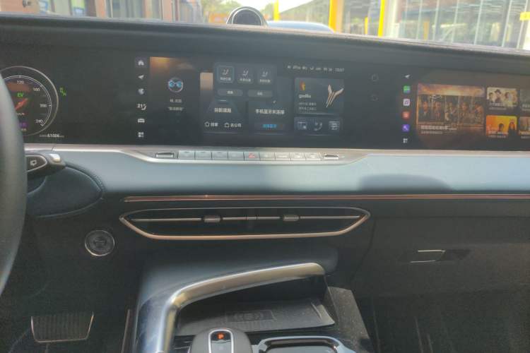Used VOYAH FREE 2021 Four-Wheel Drive Standard Range-Extended Exclusive Luxury Package Audio And AC Panel