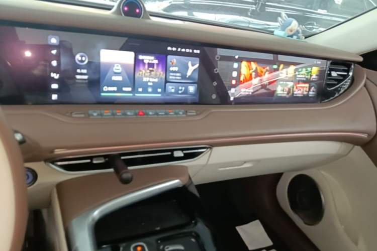 Used VOYAH FREE 2021 Four-Wheel Drive Standard Range-Extended Exclusive Luxury Package Audio And AC Panel