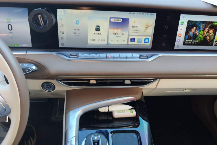Used VOYAH FREE 2021 Four-Wheel Drive Standard Range-Extended Exclusive Luxury Package Audio And AC Panel