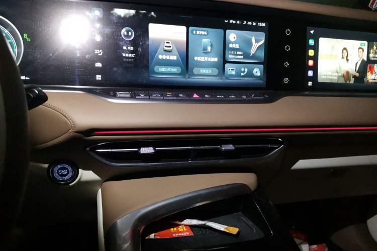 Used VOYAH FREE 2021 Four-Wheel Drive Standard Range-Extended Exclusive Luxury Package Audio And AC Panel
