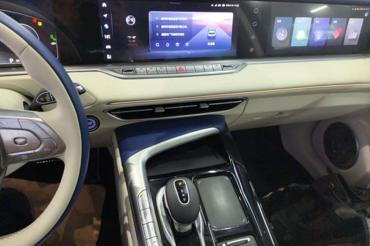 Used VOYAH FREE 2021 Four-Wheel Drive All-Electric First Edition Commemorative Edition Exclusive Luxury Package Audio And AC Panel