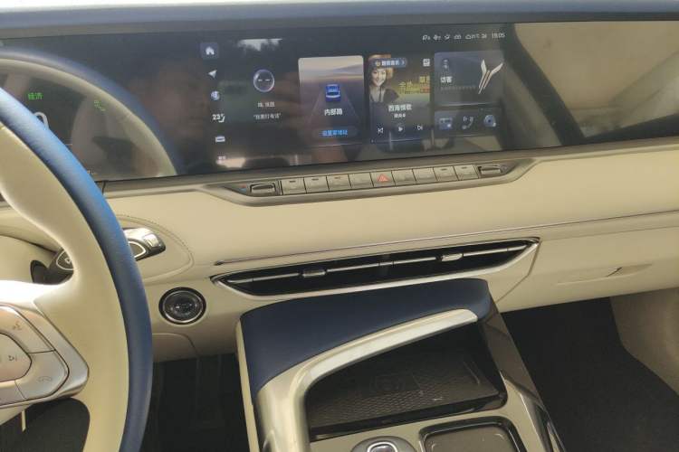 Used VOYAH FREE 2021 Four-Wheel Drive Standard All-Electric Exclusive Luxury Package Audio And AC Panel