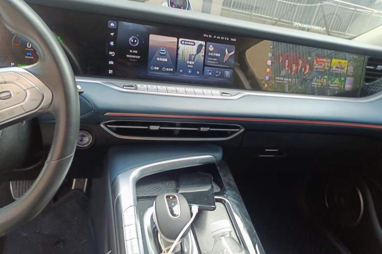 Used VOYAH FREE 2021 Four-Wheel Drive Standard Range-Extended Exclusive Luxury Package Audio And AC Panel