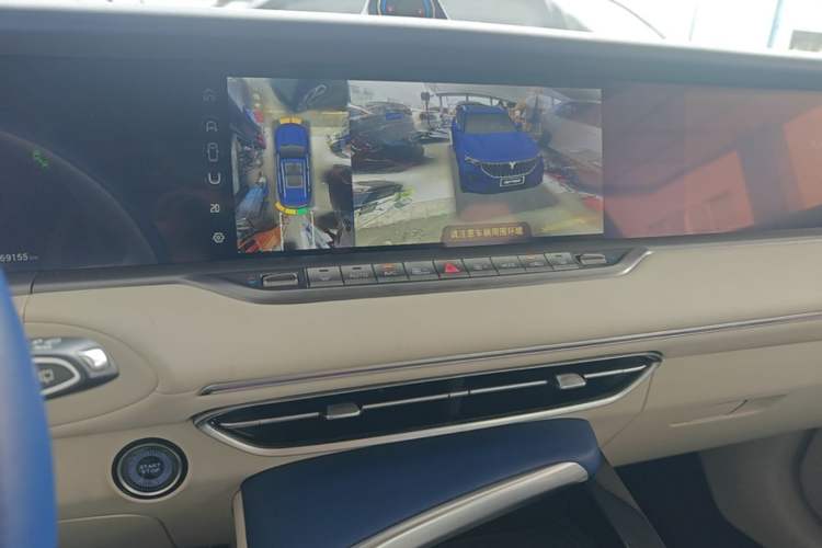 Used VOYAH FREE 2021 Four-Wheel Drive Standard Range-Extended Exclusive Luxury Package Audio And AC Panel