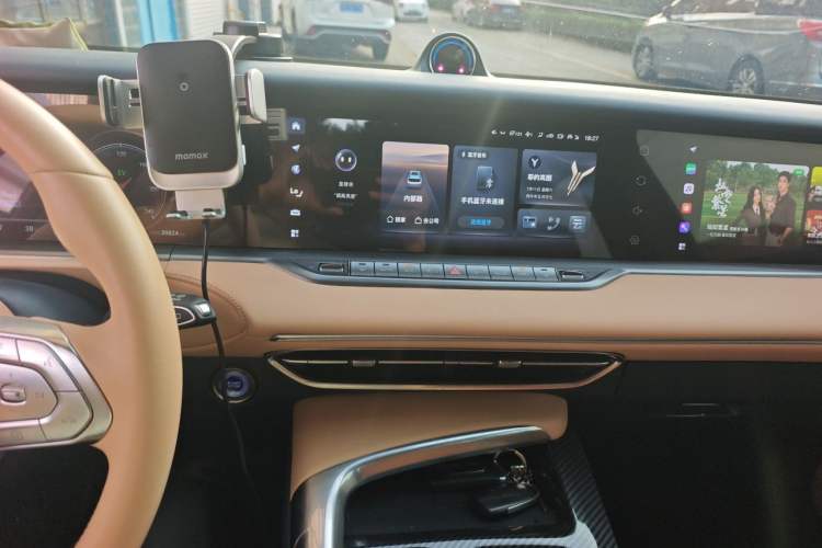 Used VOYAH FREE 2021 Four-Wheel Drive Standard Range-Extended Exclusive Luxury Package Audio And AC Panel