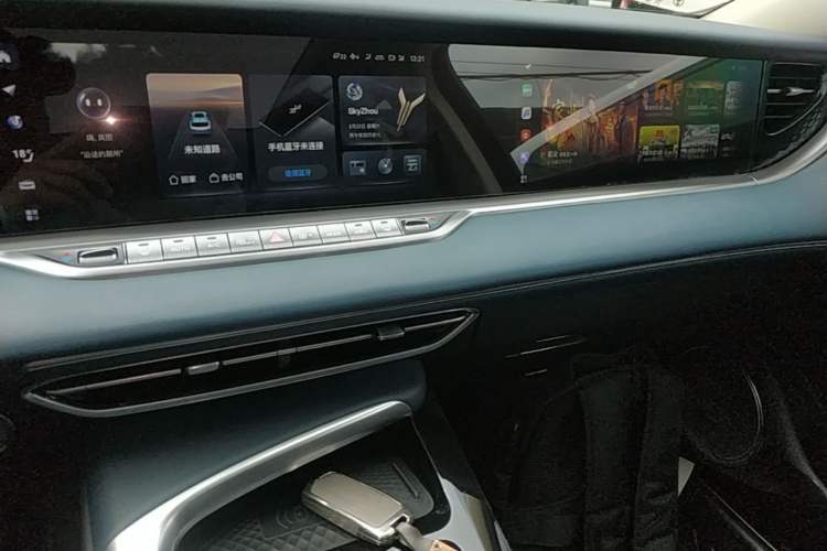 Used VOYAH FREE 2021 Four-Wheel Drive All-Electric First Edition Commemorative Edition Exclusive Luxury Package Audio And AC Panel