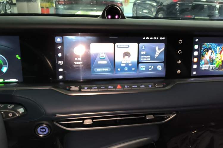 Used VOYAH FREE 2021 Four-Wheel Drive Standard Range-Extended Exclusive Luxury Package Audio And AC Panel