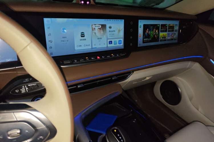 Used VOYAH FREE 2021 Four-Wheel Drive Standard Range-Extended Exclusive Luxury Package Audio And AC Panel