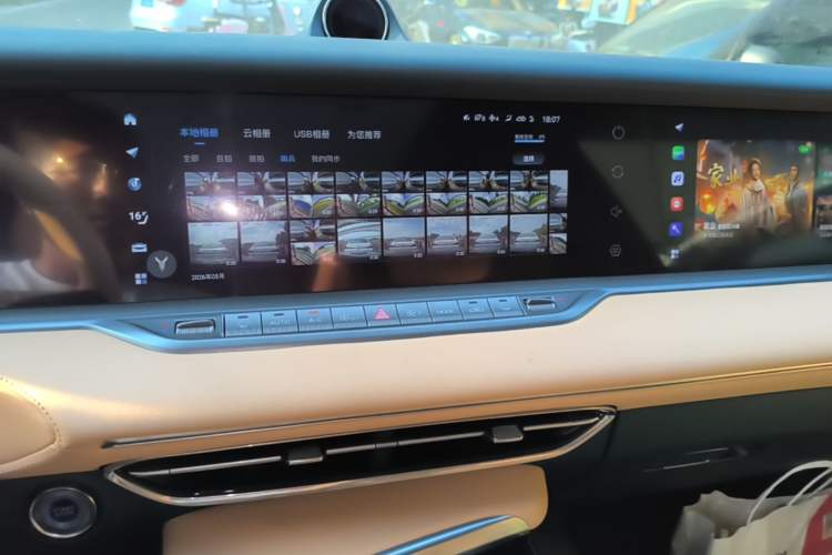 Used VOYAH FREE 2021 Four-Wheel Drive Standard Range-Extended Exclusive Luxury Package Audio And AC Panel